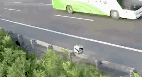 高速“機(jī)器人交警”上崗 這些違法行為一個(gè)也跑不了