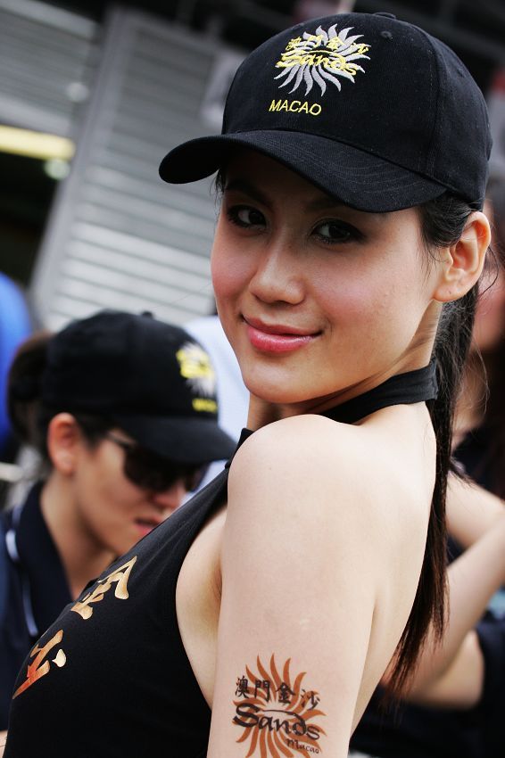 一流風(fēng)景線 性感惹火的賽車(chē)女郎【組圖】