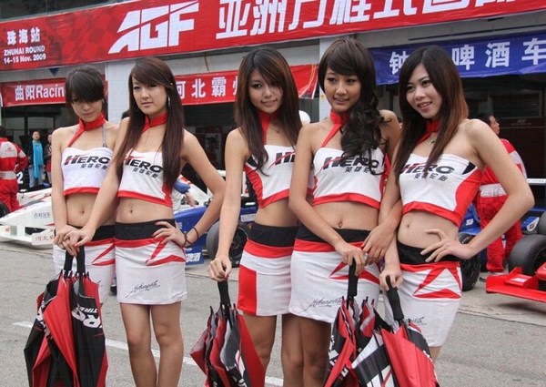 一流風(fēng)景線(xiàn) 性感惹火的賽車(chē)女郎【組圖】