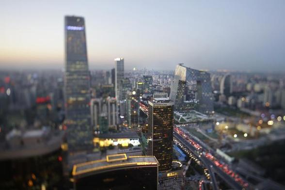 專家：中國經(jīng)濟(jì)有望進(jìn)入中高速平穩(wěn)增長(zhǎng)軌道