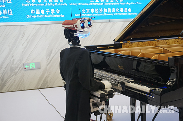 視頻：機器人，厲害了！琴棋書畫樣樣行