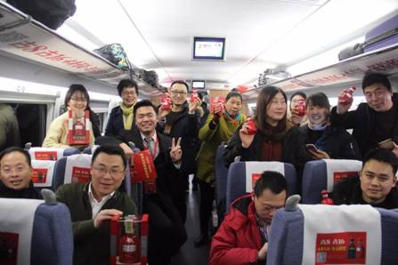 【高鐵上的最美年味】古井貢酒年份原漿號高鐵首發(fā)，一起回家過年！